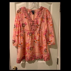 H & M Pretty Peach Floral Top • size 10 •very good